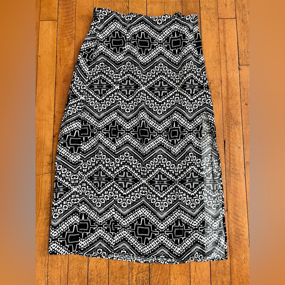 Express Black & White Tribal MIDI Skirt with High Slit, Size Medium